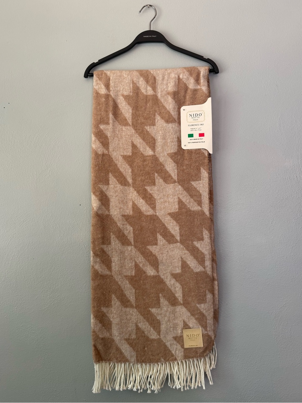 NIDO NOTTE ITALIA Camel & Cream Houndstooth Throw Blanket